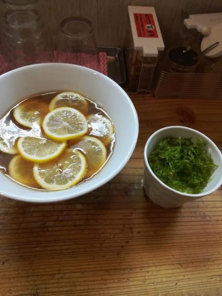 今からレモンラーメンとやらを食べに行く