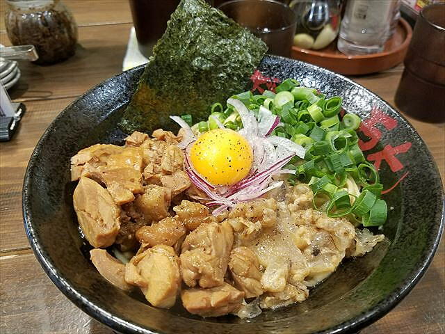 大阪市北区　「大阪かすラーメン 創作コロッケ 万大」　『炙り油かすまぜそば』　(ﾟдﾟ)ｳﾏｰ！