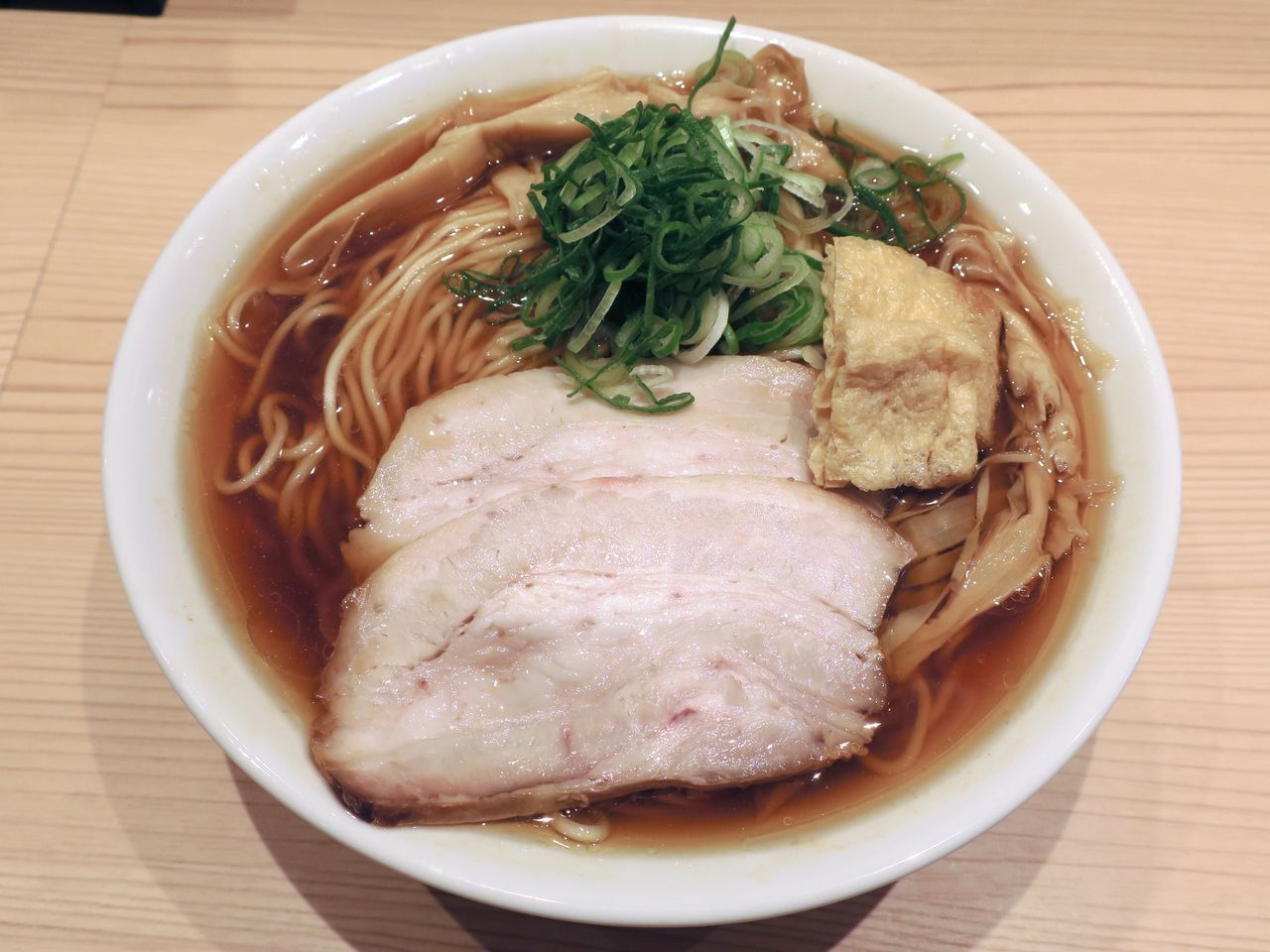 京都醤油らーめん 京紫灯花繚乱 新宿区 四谷三丁目 麺 飯 肉々 京都醤油らーめん 京紫灯花繚乱 新宿区 四谷三丁目 麺 飯 肉々
