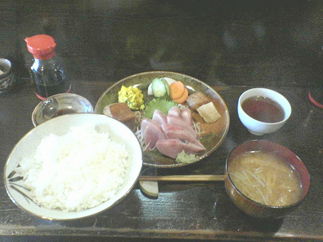 鎌倉 芳むら のメジマグロの刺身定食 魚好きの方にコッソリ教える穴場店 食べて読んで聴いて観て 語り合おう