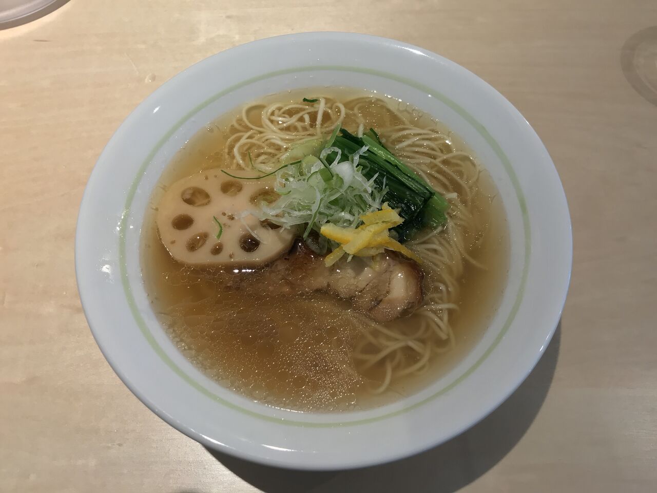 小さな野原の木の下で 藤が丘 鶏塩ラーメン Zubatto のラーメン一刀両断 小さな野原の木の下で 藤が丘 鶏塩ラーメン Zubatto のラーメン一刀両断