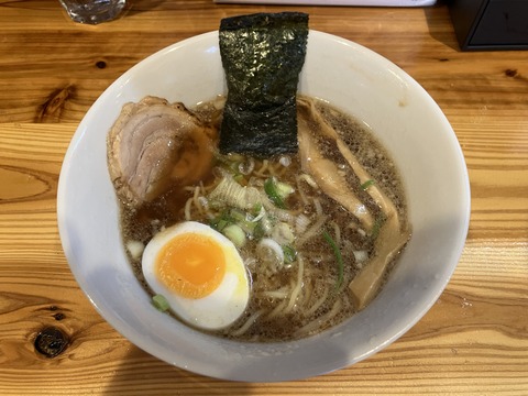 Ramen Bar ざぶとん【池上】醤油ラーメン : zubatto のラーメン一刀両断
