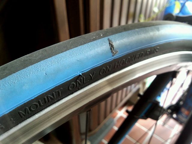 自転車タイヤの傷を補修してみた オヤジチャリダー日記 自転車タイヤの傷を補修してみた オヤジチャリダー日記