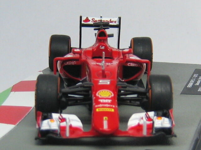 Burago #18-16801 - Ferrari SF15-T F1 Formula 1 S. Vettel