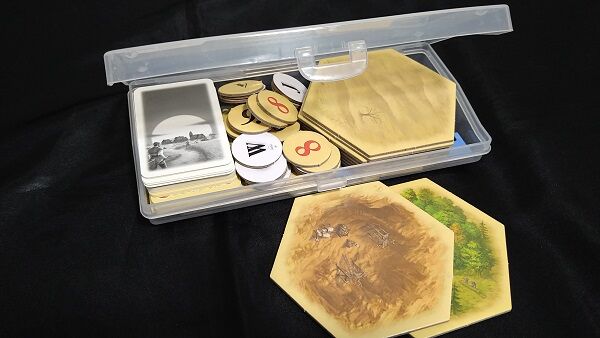 取り出しても独立ケース ダイソーの例のケース フタ付2分割 ボードゲーム収納法を実践 2 3辛くらいのボードゲーム