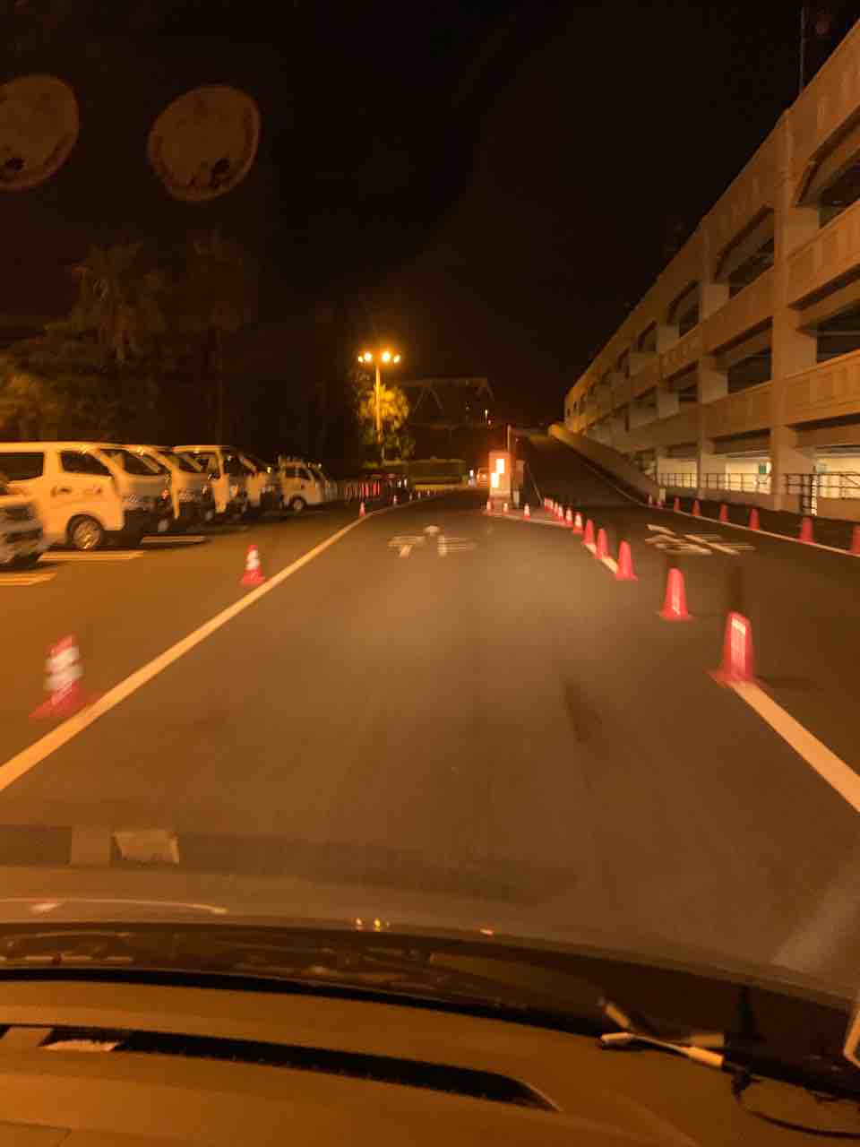 Tdl 23時ランド駐車場前から入場までリポート 俺の主観では可愛い彼女