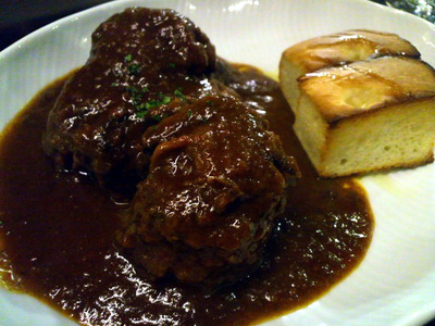 牛肉赤ワイン煮込み