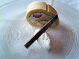 苺のロールケーキ