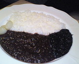 赤いカレーと黒いカレー