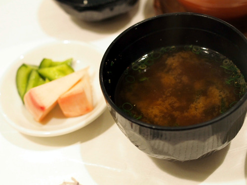 味噌汁と香の物