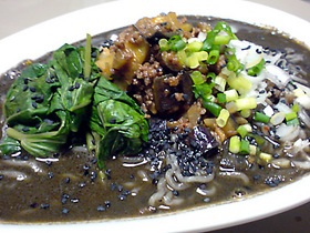 黒胡麻坦々麺