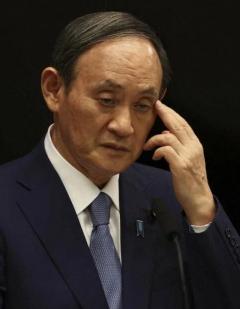 バッハ会長が菅首相と小池都知事に「最高勲章」 国民感情逆なで表彰にネット大荒れ「2人は戦犯」