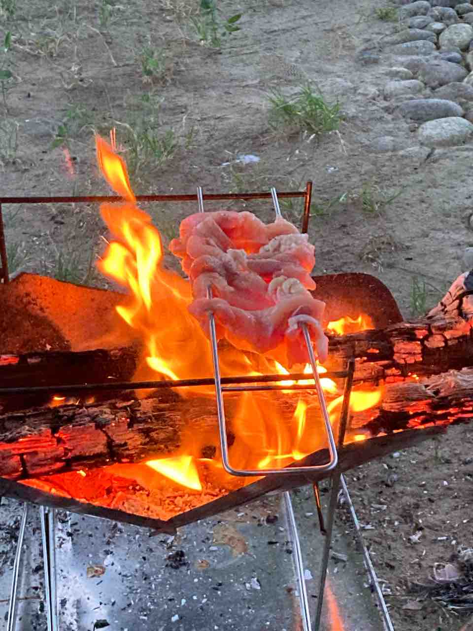近くの川でディキャンプ パチグリル焚き火台の欠点発見 コンパクトキャンプとブッシュクラフトのすすめ