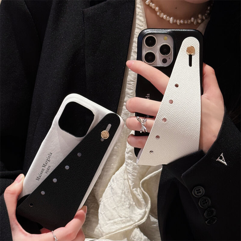 【Maison Margiela】iPhone15Proケース ストラップ付き SALE] Maison Margiela メゾンマルジェラ チェーンストラップ