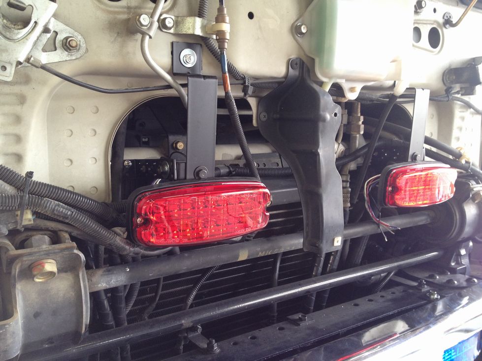 三菱ふそう ファイターにledストロボを取り付けました 前編 キッズガレージ 店長水野のブログ