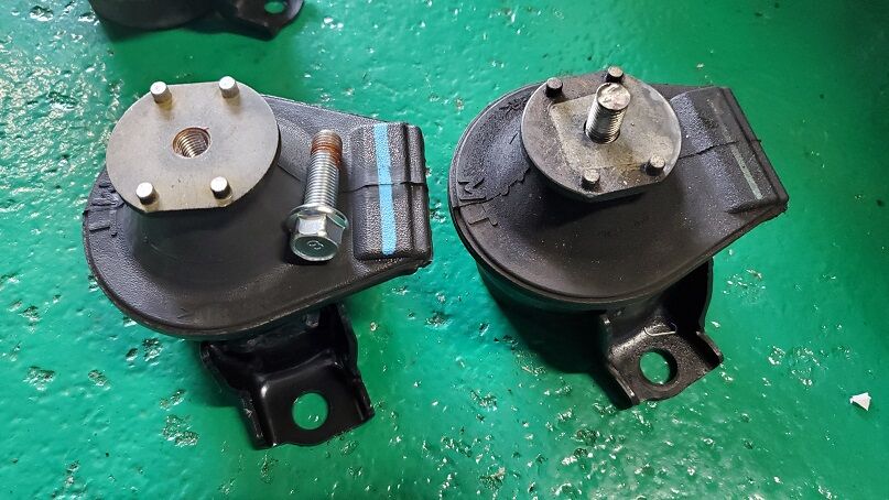 RX-8 連続2台エンジンマウント交換 : ロータリーエンジン研究所・REAL