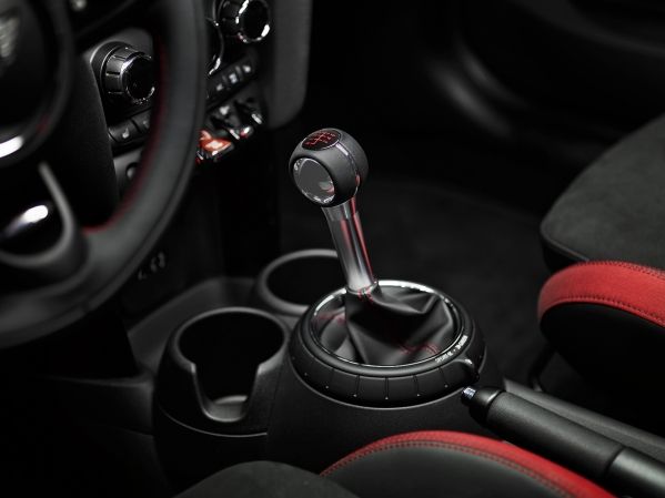 P90167745_lowRes_mini-john-cooper-wor