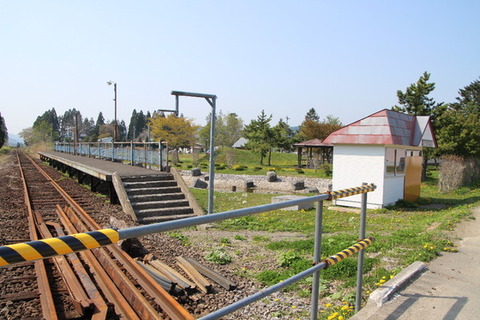 旧渡島鶴岡駅ホーム