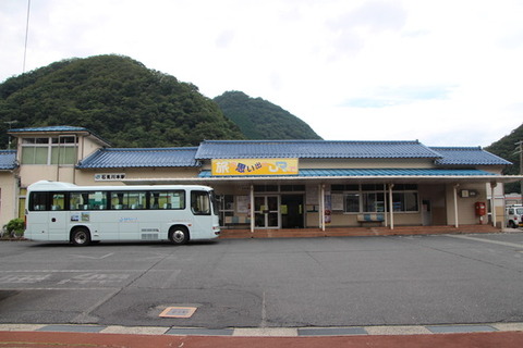 石見川本駅駅舎