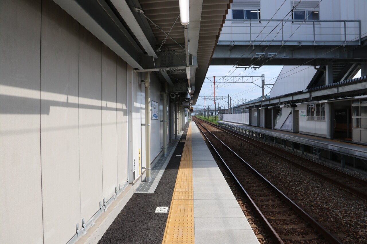 新富山駅