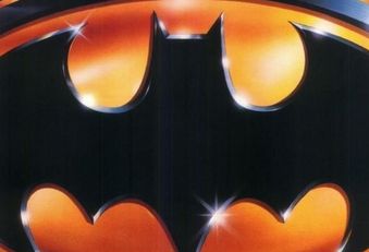 シャア風のバットマン、三倍どころか十倍カッコいい