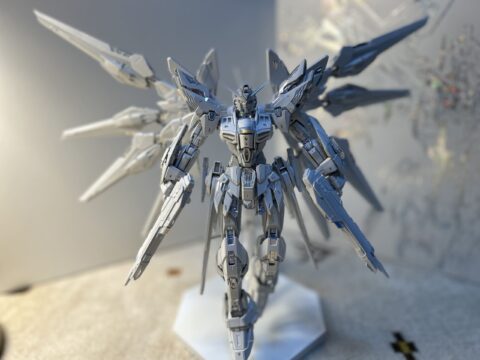 6万円するストフリのガンプラ完成させたぞ！！！