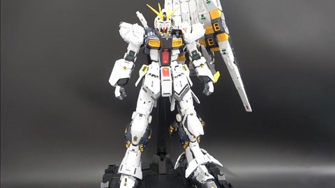 【PG νガンダム】自立させるのは難しいのか？スタンドにはファンネルを支える透明ジョイントが！