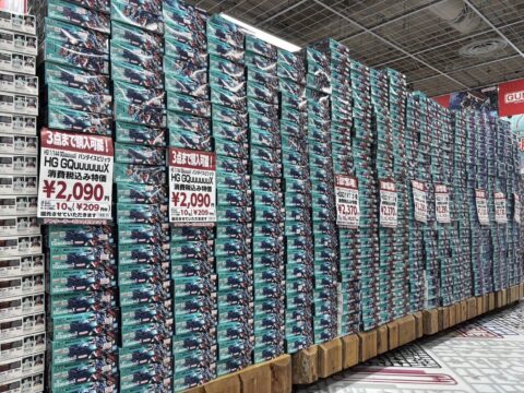 積みすぎでは…？とんでもない”ガンプラの壁”が話題