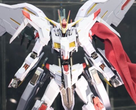 ガンダムフレームの腰の細さが際立つな