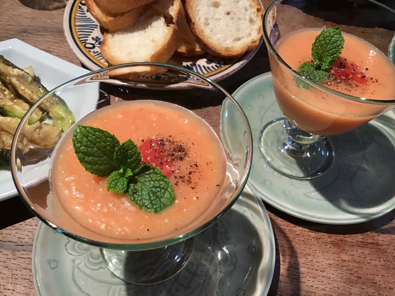 かわいいローズピンク 爽やかな甘み 桃のガスパチョ 蛙 蛙亭日乗 ばんごはんの写真とレシピを公開中