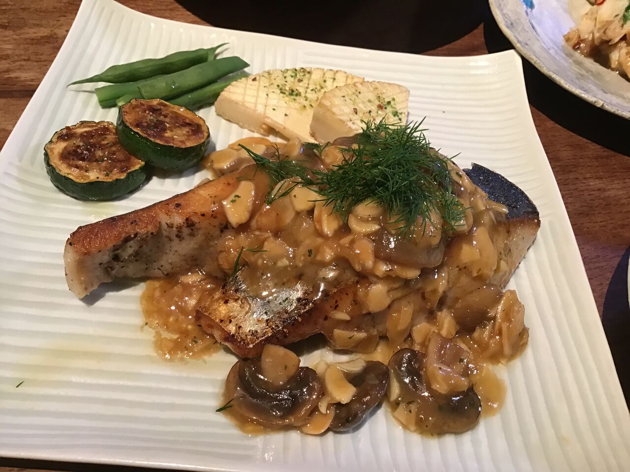 アーモンドバターソースの鰆ムニエル 付け合わせに筍 蛙 蛙亭日乗 ばんごはんの写真とレシピを公開中