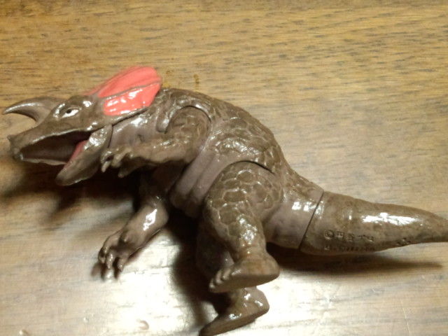 ｐｖｃフィギュアのべたつきについて 怪獣バイパス