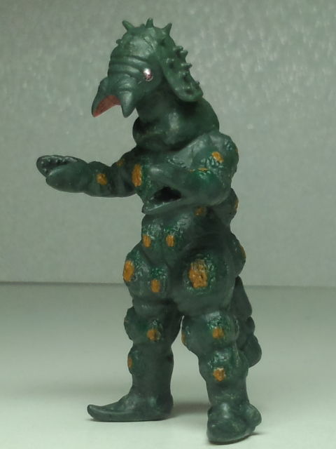 名鑑戯画「ケムジラ対ウルトラマンタロウ」 : 怪獣バイパス