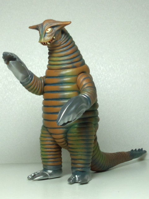 ウルトラ怪獣　ソフビ人形　サドラ Amazon.co.jp: 絶版 ウルトラ怪獣シリーズ サドラ ソフビ ライブサイン