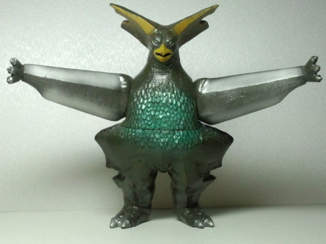 ギエロン　ソフビ　サンプル？中国バンダイ？ ウルトラ怪獣シリーズ 84 ギエロン星獣｜ウルトラマンおもちゃ