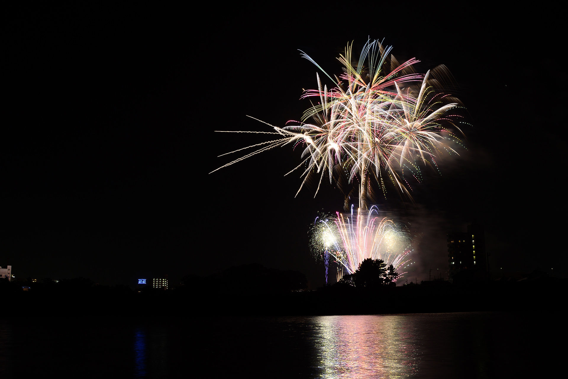 16 豊橋祇園祭 花火大会 Red Maxの道しるべ