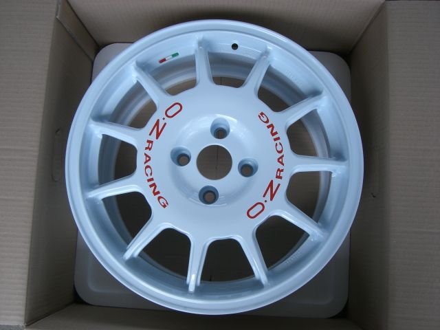 O・ZRACING 18インチディッシュ 張り付か