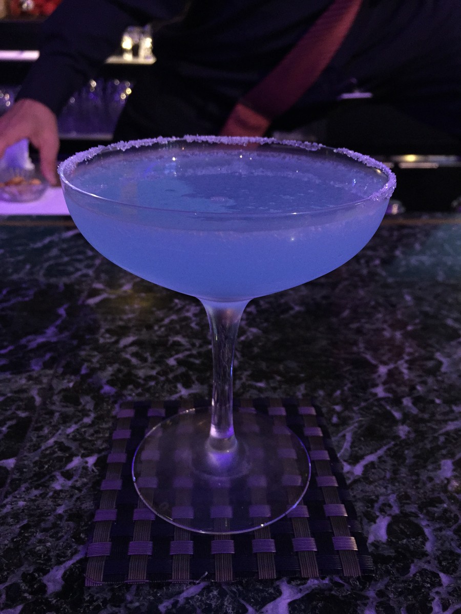 フォーシーズンズ ホテルニューオータニ 期待の女性バーテンダー もちろんあのカクテルから ゆうのスイーツ グルメ日記