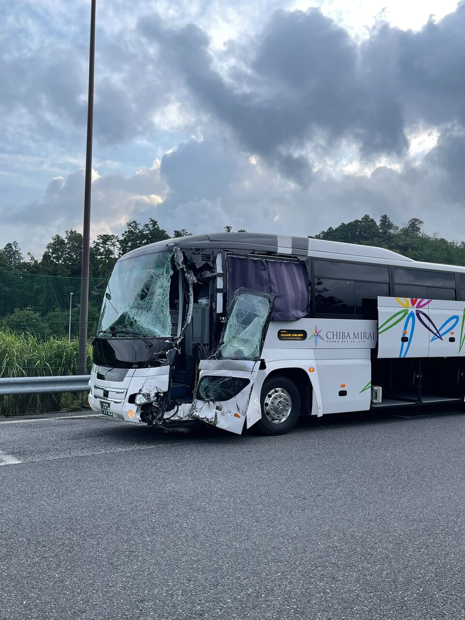 現場の様子 乗ってた夜行バスが大破した 交通情報 新名神 下り 亀山西jct 甲賀土山ic付近鈴鹿トンネル内 大型バスとタンクローリー衝突事故で通行止め渋滞8 2 三重 バス 事件事故 災害速報ニュース 現場の様子 乗ってた夜行バスが大破した 交通情報 新名神 下り 亀山西jct 甲賀土山ic付近鈴鹿トンネル内 大型バスとタンクローリー衝突事故で通行止め渋滞8 2 三重 バス 事件事故 災害速報ニュース
