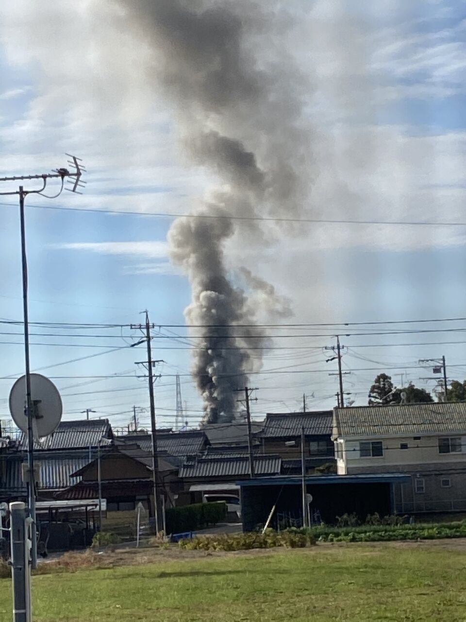 火事情報まとめ 愛知県一宮市千秋町小山城の付近で黒煙あがる火災11月29日 愛知県 一宮市 事件事故 災害速報ニュース 火事情報まとめ 愛知県一宮市千秋町小山城の付近で黒煙あがる火災11月29日 愛知県 一宮市 事件事故 災害速報ニュース