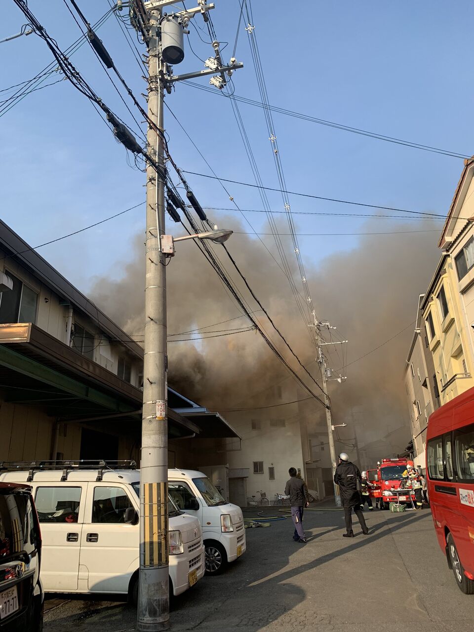 【火事情報まとめ】大阪府大阪市鶴見区浜3丁目 鶴見浜郵便局北側付近 住宅街から黒煙あがる火災2/2 大阪 鶴見区 事件事故・災害速報ニュース 【火事情報まとめ】大阪府大阪市鶴見区浜3丁目 鶴見浜郵便局北側付近 住宅街から黒煙あがる火災2/2 大阪 鶴見区 事件事故・災害速報ニュース