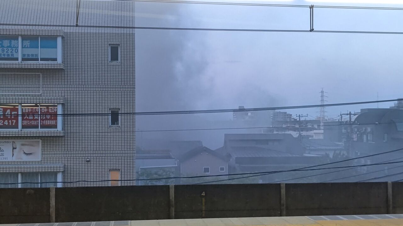 火事情報まとめ 千葉県船橋市本中山3丁目14番付近 総武本線 下総中山駅南側から激しい煙あがる火災4月25日 千葉 船橋市 事件事故 災害速報ニュース