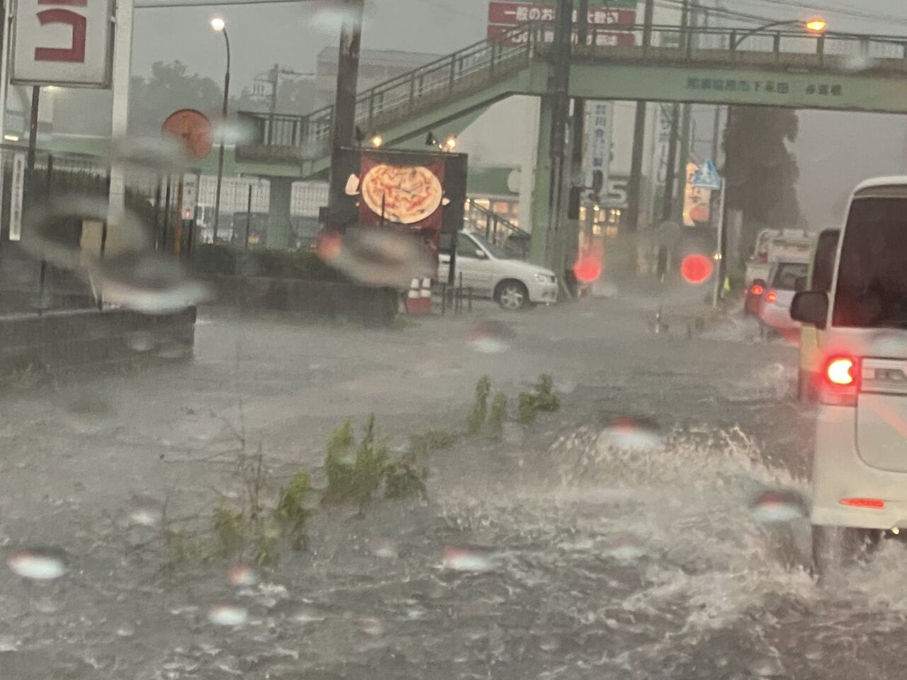 現場の様子 交通情報 大雨警報 が発表され大雨で冠水してる栃木県那須塩原市や 宇都宮線 西那須野駅付近の状況まとめ6 24 栃木 那須塩原 事件事故 災害速報ニュース 現場の様子 交通情報 大雨警報 が発表され大雨で冠水してる栃木県那須塩原市や 宇都宮線 西那須野駅付近の状況まとめ6 24 栃木 那須塩原 事件事故 災害速報ニュース