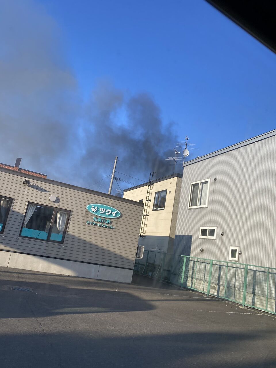 火事情報まとめ 北海道札幌市西区八軒3条東4丁目付近 建物から激しい炎あがる火災7月2日 北海道 札幌 事件事故 災害速報ニュース
