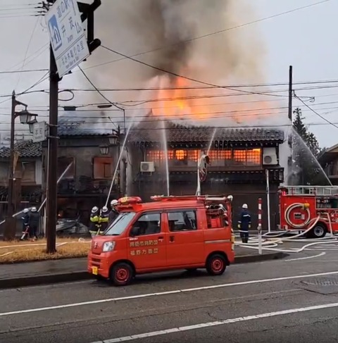 【火事情報】富山県南砺市本町４丁目付近 建物から煙あがる火災3月12日 #富山 #南砺市 #井波 #火災