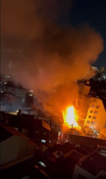 火事情報まとめ 大阪府大阪市阿倍野区天王寺町北2丁目9番付近 大阪環状線 寺田町駅東側から激しい炎あがる火災4月27日 大阪 寺田町 阿倍野 事件事故 災害速報ニュース 火事情報まとめ 大阪府大阪市阿倍野区天王寺町北2丁目9番付近 大阪環状線 寺田町駅東側から激しい炎あがる火災4月27日 大阪 寺田町 阿倍野 事件事故 災害速報ニュース