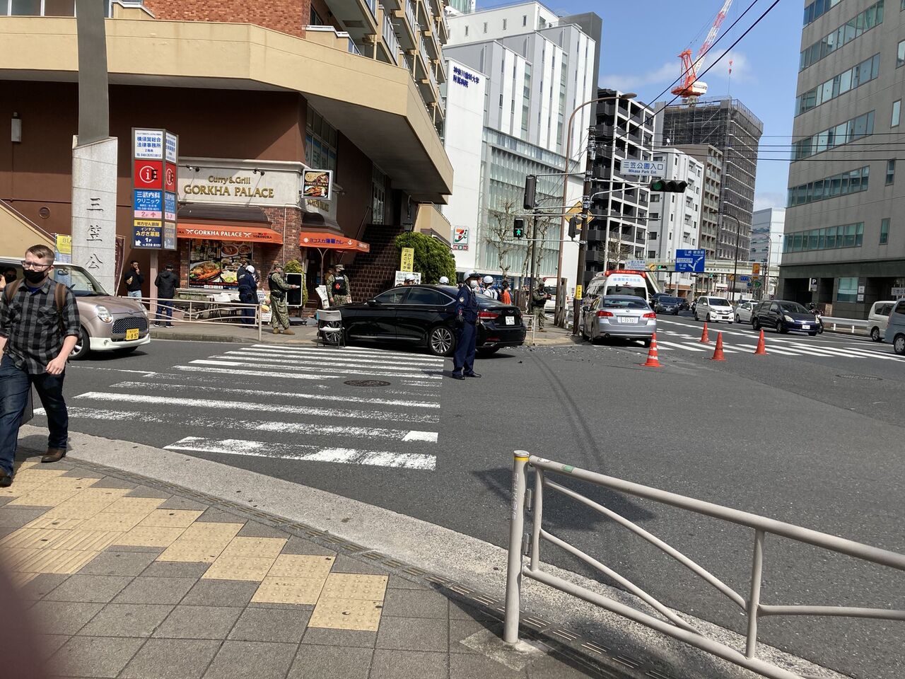 現地の様子 交通情報 国道16号 神奈川県横須賀市大滝町１丁目 三笠公園入口交差点付近追突事故で渋滞4月3日 横須賀 事件事故 災害速報ニュース