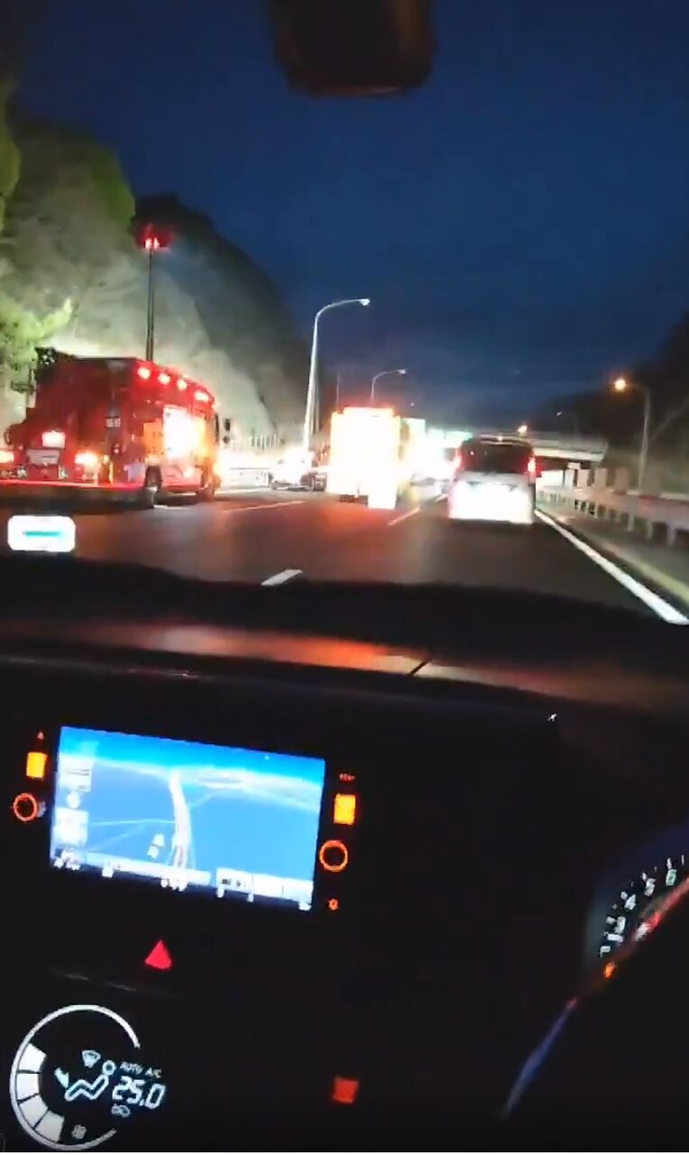 現地の様子 交通情報 姫路バイパス 姫路東ic付近 2車線塞ぐ大破事故で渋滞 2月27日 事件事故 災害速報ニュース