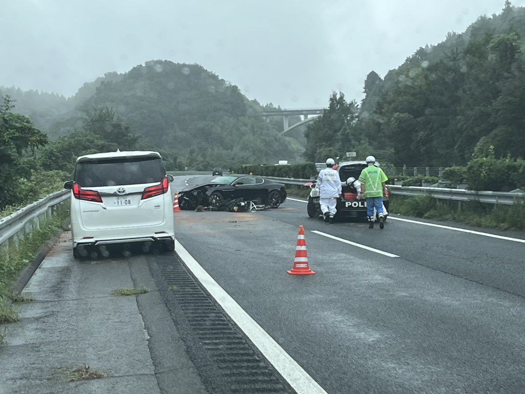 【現場の様子】交通情報 上信越道 下り 下仁田IC〜松井田妙義IC付近 高級車大破事故で通行止め渋滞9/18 渋滞 群馬 新潟 事件事故・災害速報ニュース 【現場の様子】交通情報 上信越道 下り 下仁田IC〜松井田妙義IC付近 高級車大破事故で通行止め渋滞9/18 渋滞 群馬 新潟 事件事故・災害速報ニュース