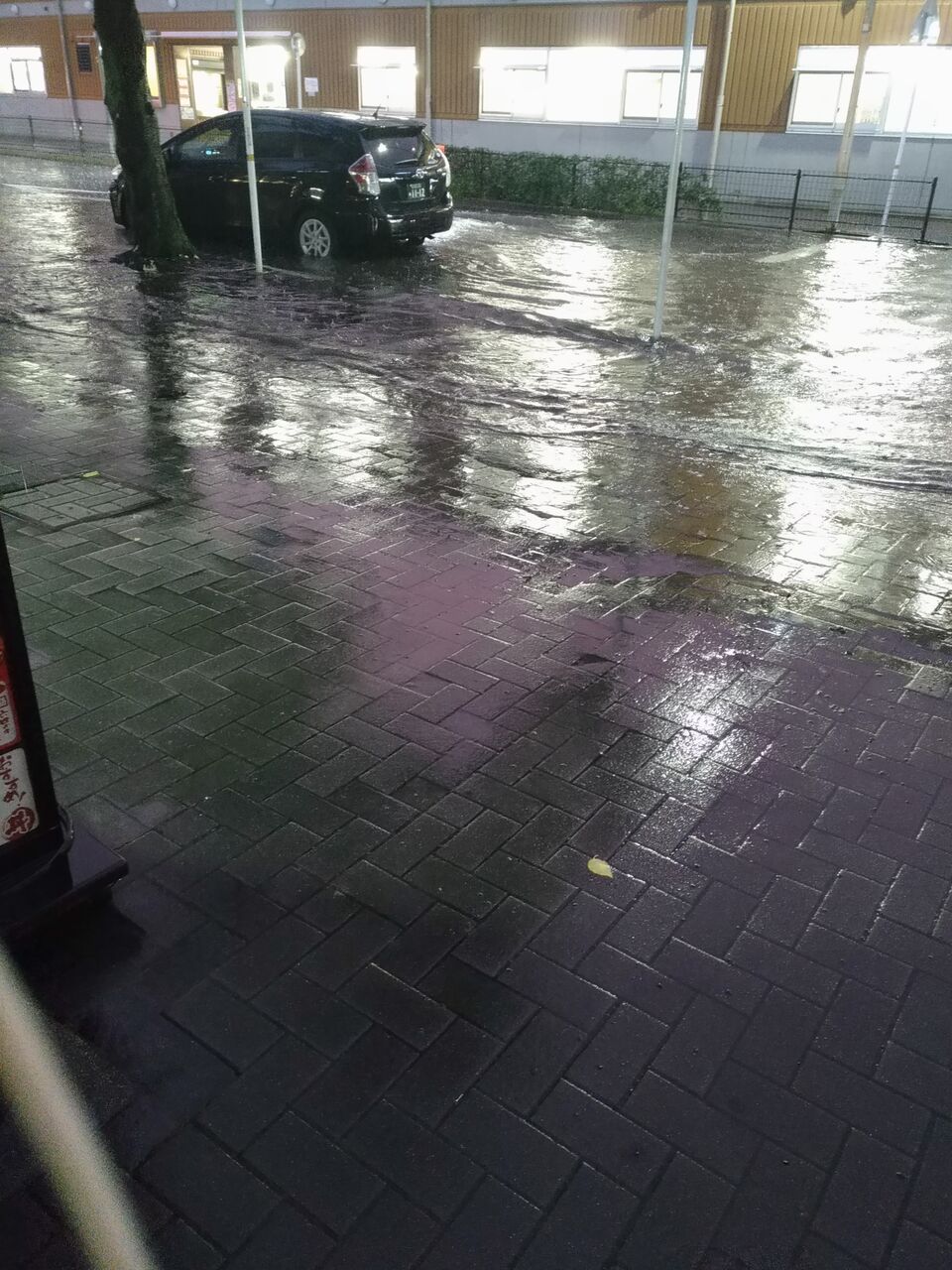 現場の様子 ゲリラ豪雨 大雨で道路が冠水浸水してるjr中央本線 鶴舞駅周辺や愛知県名古屋市中区の状況まとめ7 14 名古屋 交通情報 大雨警報 鶴舞 事件事故 災害速報ニュース 現場の様子 ゲリラ豪雨 大雨で道路が冠水浸水してるjr中央本線 鶴舞駅周辺や愛知県名古屋市中区の状況まとめ7 14 名古屋 交通情報 大雨警報 鶴舞 事件事故 災害速報ニュース